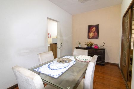 Casa à venda com 315m², 4 quartos e 4 vagas Casa à venda com 315m², 4 quartos e 4 vagasSala de Jantar