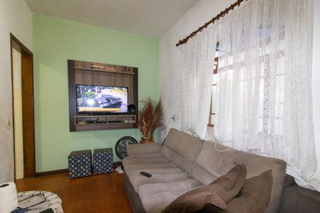 Casa à venda com 315m², 4 quartos e 4 vagas Casa à venda com 315m², 4 quartos e 4 vagasSala