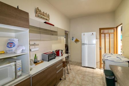 Casa à venda com 315m², 4 quartos e 4 vagas Casa à venda com 315m², 4 quartos e 4 vagasCozinha