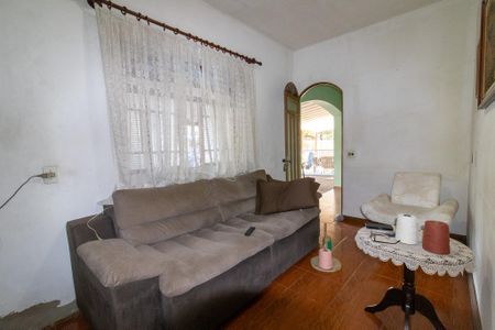 Casa à venda com 315m², 4 quartos e 4 vagas Casa à venda com 315m², 4 quartos e 4 vagasSala