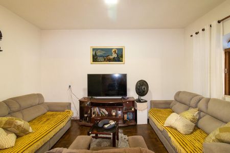 Casa à venda com 315m², 4 quartos e 4 vagas Casa à venda com 315m², 4 quartos e 4 vagasSala