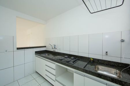 Cozinha de apartamento para alugar com 2 quartos, 45m² em Betânia, Belo Horizonte