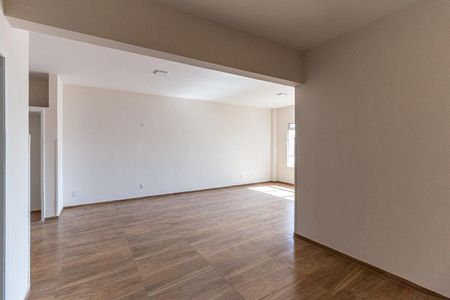 Apartamento para alugar com 165m², 3 quartos e sem vagaSala
