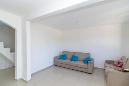 Sala de casa para alugar com 2 quartos, 400m² em Engenheiro Leal, Rio de Janeiro