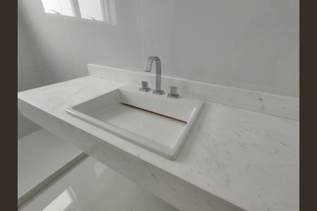 Apartamento à venda com 384m², 4 quartos e 5 vagas Apartamento à venda com 384m², 4 quartos e 5 vagasBanheiro 2 da Suíte 1