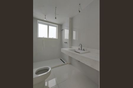 Apartamento à venda com 384m², 4 quartos e 5 vagas Apartamento à venda com 384m², 4 quartos e 5 vagasBanheiro da Suíte 3