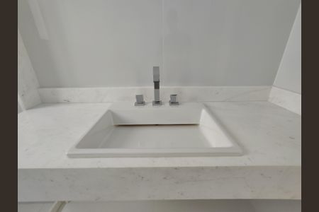 Apartamento à venda com 384m², 4 quartos e 5 vagas Apartamento à venda com 384m², 4 quartos e 5 vagasBanheiro da Suíte 3