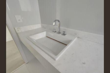 Apartamento à venda com 384m², 4 quartos e 5 vagas Apartamento à venda com 384m², 4 quartos e 5 vagasBanheiro da Suíte 4