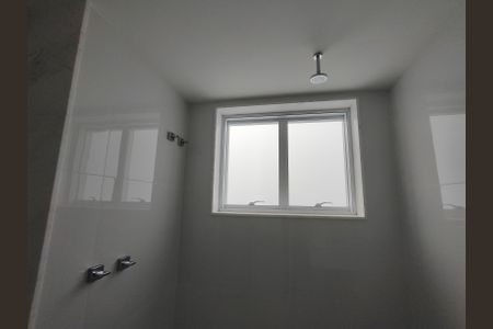 Apartamento à venda com 384m², 4 quartos e 5 vagas Apartamento à venda com 384m², 4 quartos e 5 vagasBanheiro 2 da Suíte 1