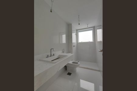 Apartamento à venda com 384m², 4 quartos e 5 vagas Apartamento à venda com 384m², 4 quartos e 5 vagasBanheiro da Suíte 4