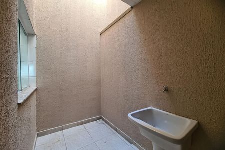 Casa de condomínio à venda com 70m², 3 quartos e 1 vagaÁrea de Serviço