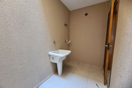 Casa de condomínio à venda com 70m², 3 quartos e 1 vagaÁrea de Serviço
