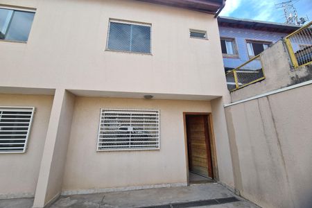 Casa de condomínio à venda com 70m², 3 quartos e 1 vagaEntrada