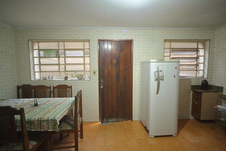Casa à venda com 200m², 4 quartos e 2 vagasCozinha 