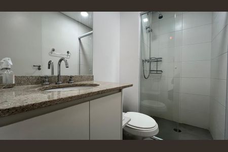 Studio para alugar com 34m², 1 quarto e sem vaga Studio para alugar com 34m², 1 quarto e sem vagaBanheiro Social