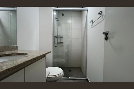 Studio para alugar com 34m², 1 quarto e sem vaga Studio para alugar com 34m², 1 quarto e sem vagaBanheiro Social