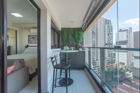Studio para alugar com 27m², 1 quarto e 1 vaga Studio para alugar com 27m², 1 quarto e 1 vagaVaranda