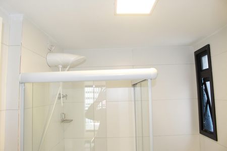 Banheiro social de kitnet/studio para alugar com 1 quarto, 23m² em Vila Buarque, São Paulo