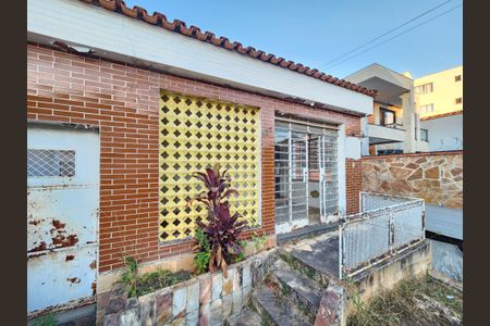 Casa à venda com 288m², 3 quartos e 1 vaga Casa à venda com 288m², 3 quartos e 1 vagaFachada