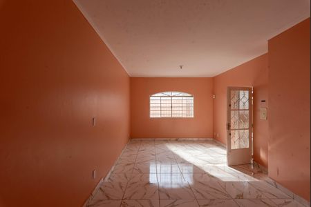 Casa à venda com 230m², 3 quartos e 4 vagas Casa à venda com 230m², 3 quartos e 4 vagasCasa 2- Sala
