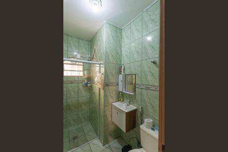 Casa à venda com 230m², 3 quartos e 4 vagas Casa à venda com 230m², 3 quartos e 4 vagasBanheiro social