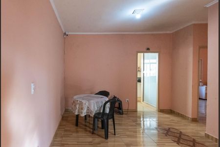 Casa à venda com 230m², 3 quartos e 4 vagas Casa à venda com 230m², 3 quartos e 4 vagasSala