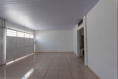 Casa à venda com 230m², 3 quartos e 4 vagas Casa à venda com 230m², 3 quartos e 4 vagasCasa 2-Salão Anexo