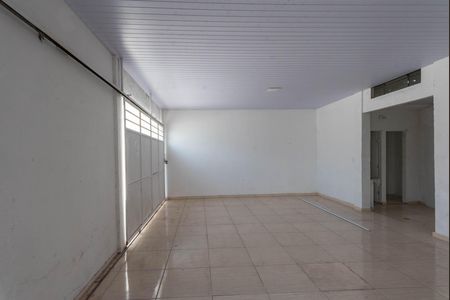 Casa à venda com 230m², 5 quartos e 6 vagas Casa à venda com 230m², 5 quartos e 6 vagasCasa 2-Salão Anexo