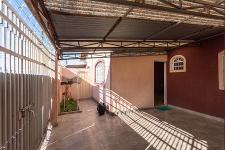 Casa à venda com 230m², 3 quartos e 4 vagas Casa à venda com 230m², 3 quartos e 4 vagasGaragem