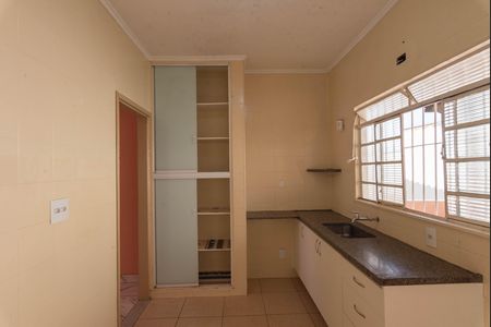 Casa à venda com 230m², 3 quartos e 4 vagas Casa à venda com 230m², 3 quartos e 4 vagasCasa 2- Cozinha