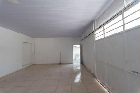 Casa à venda com 230m², 3 quartos e 4 vagas Casa à venda com 230m², 3 quartos e 4 vagasCasa 2-Salão Anexo