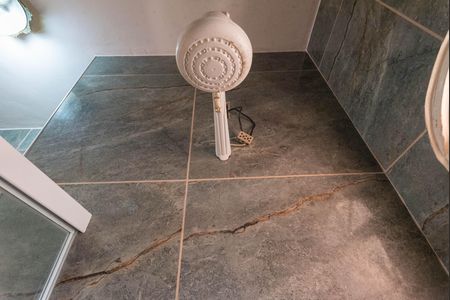 Casa à venda com 230m², 3 quartos e 4 vagas Casa à venda com 230m², 3 quartos e 4 vagasCasa 2- Banheiro