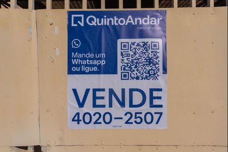Casa à venda com 230m², 5 quartos e 6 vagas Casa à venda com 230m², 5 quartos e 6 vagasPlaquinha
