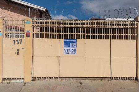 Casa à venda com 230m², 5 quartos e 6 vagas Casa à venda com 230m², 5 quartos e 6 vagasPlaquinha