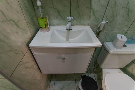 Casa à venda com 230m², 5 quartos e 6 vagas Casa à venda com 230m², 5 quartos e 6 vagasBanheiro social