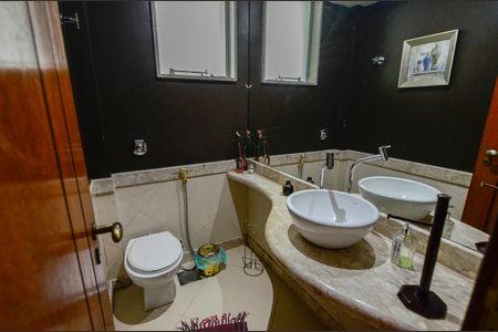Lavabo de casa à venda com 4 quartos, 550m² em Grajaú, Rio de Janeiro