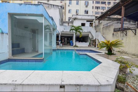 Casa à venda com 550m², 4 quartos e 5 vagasÁrea comum - Piscina