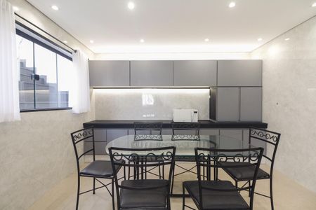 Casa à venda com 225m², 4 quartos e 3 vagasCozinha 