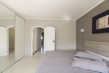 Casa à venda com 225m², 4 quartos e 3 vagasSuíte 