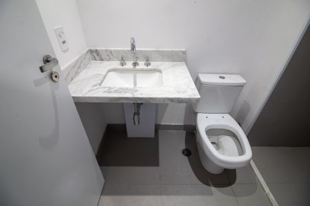 Banheiro de kitnet/studio à venda com 1 quarto, 33m² em Vila Cordeiro, São Paulo