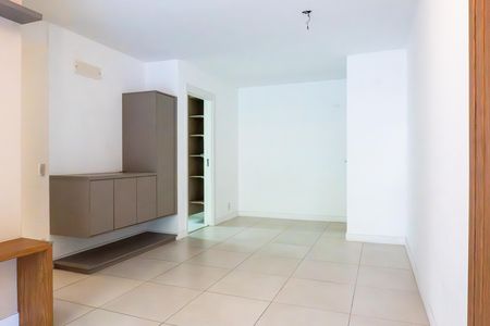 Apartamento à venda com 93m², 2 quartos e 1 vaga Apartamento à venda com 93m², 2 quartos e 1 vagaSala