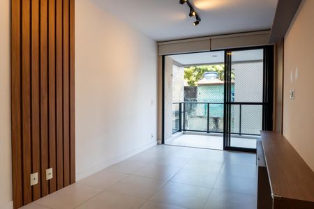 Apartamento à venda com 93m², 2 quartos e 1 vaga Apartamento à venda com 93m², 2 quartos e 1 vagaSala