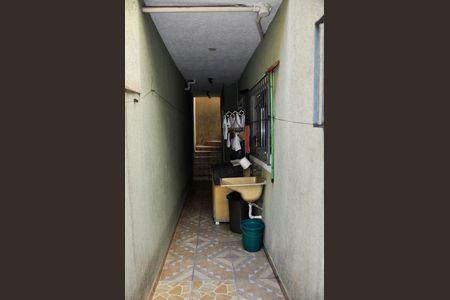 Casa para alugar com 125m², 2 quartos e 1 vaga Casa para alugar com 125m², 2 quartos e 1 vagaDetalhe - Corredor Externo e Área de Serviço