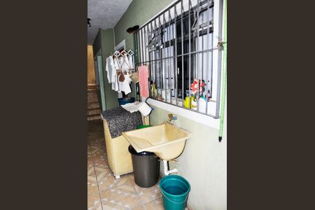 Casa para alugar com 125m², 2 quartos e 1 vaga Casa para alugar com 125m², 2 quartos e 1 vagaDetalhe - Corredor Externo e Área de Serviço