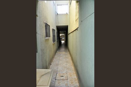 Casa para alugar com 125m², 2 quartos e 1 vaga Casa para alugar com 125m², 2 quartos e 1 vagaDetalhe - Corredor Externo e Área de Serviço