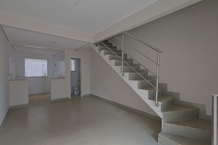 Casa à venda com 89m², 2 quartos e 2 vagasSala