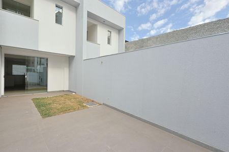 Casa à venda com 89m², 2 quartos e 2 vagasGaragem