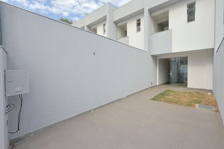 Casa à venda com 89m², 2 quartos e 2 vagas Casa à venda com 89m², 2 quartos e 2 vagasGaragem