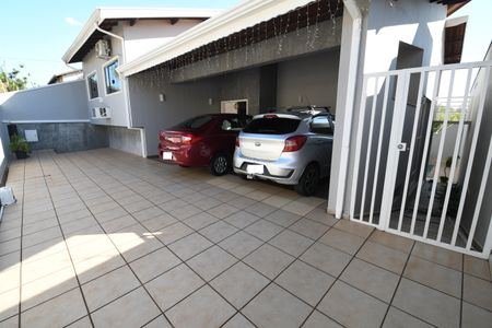 Casa à venda com 337m², 3 quartos e 4 vagasGaragem