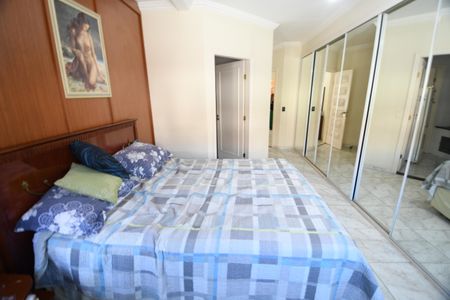 Casa à venda com 337m², 3 quartos e 4 vagasSuíte 2